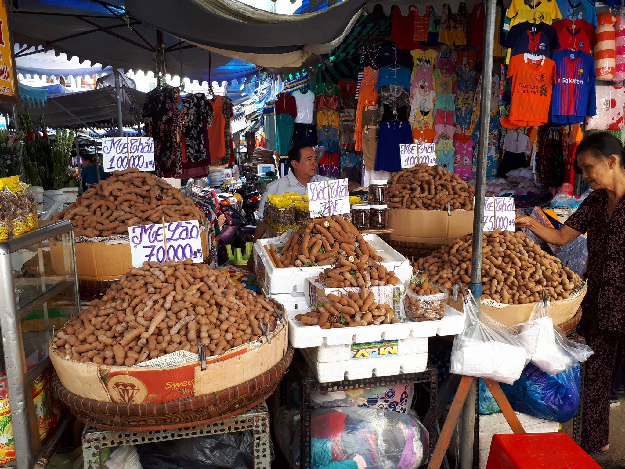 Kinh nghiệm mua sắm và ăn uống tại Chợ Châu Đốc - An Giang